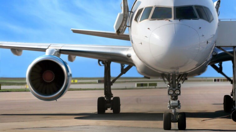 Avión en aeropuerto
