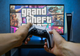 Hombre jugando a Grand Theft Auto